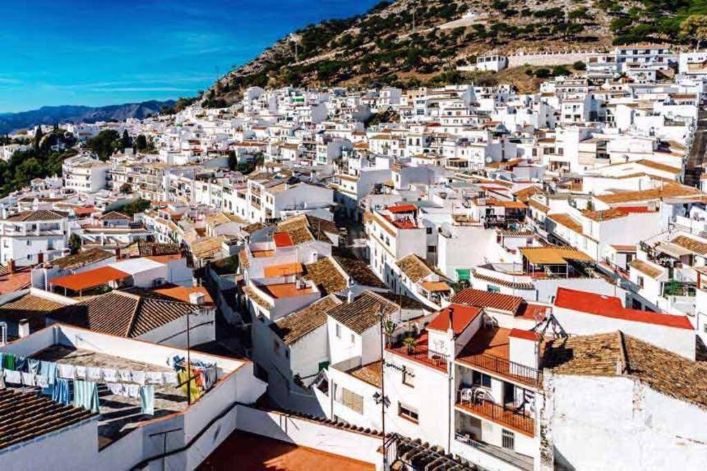 Mijas. Cerca Playa Y Montaña Con Jardín